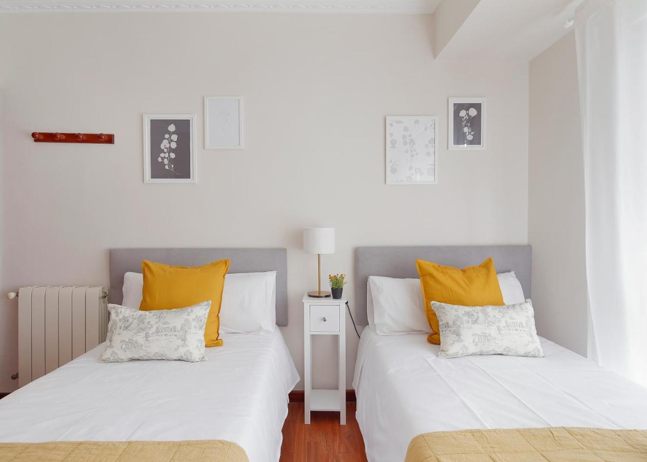115A - Amplia Vivienda En Playa San Lorenzo Хихон Экстерьер фото