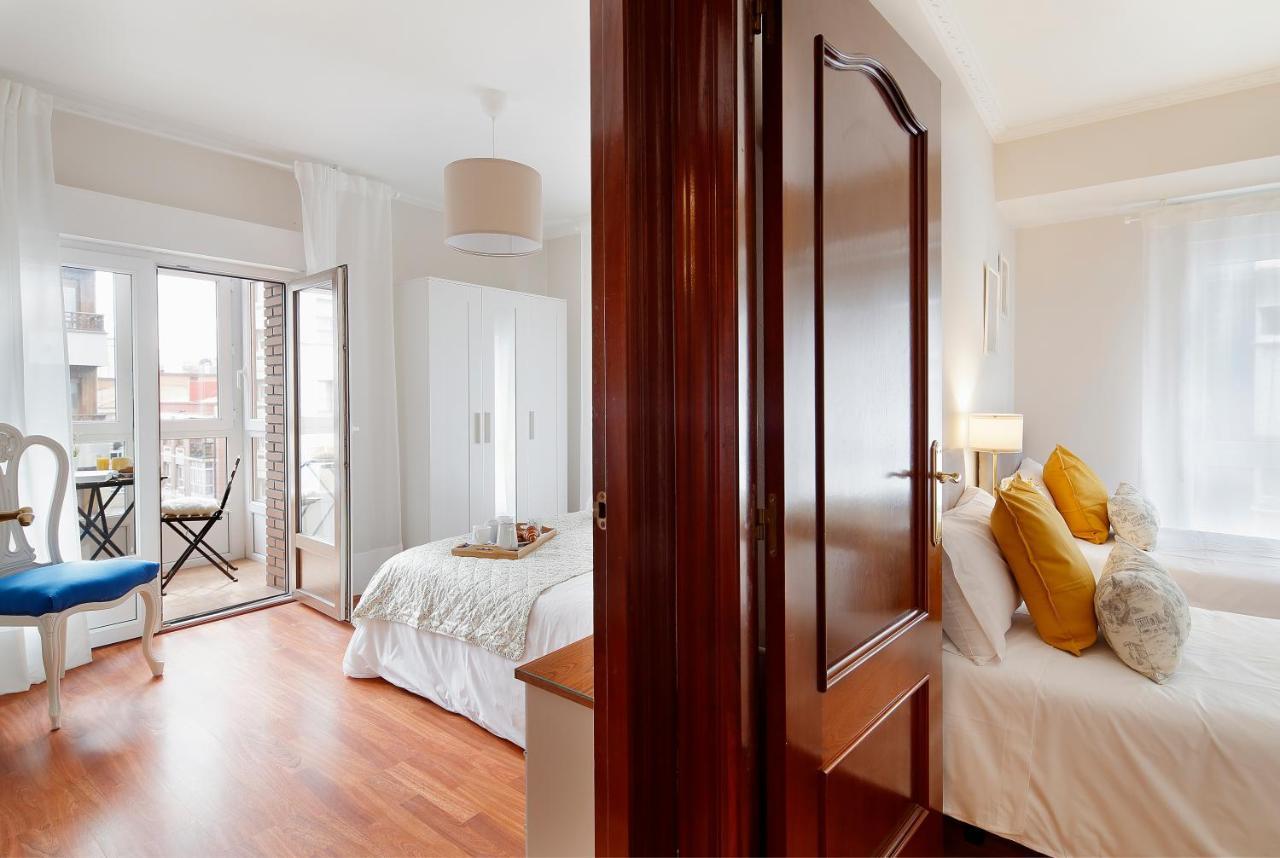 115A - Amplia Vivienda En Playa San Lorenzo Хихон Экстерьер фото