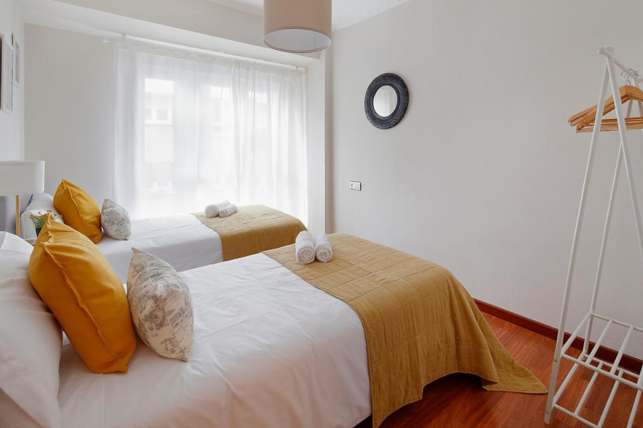 115A - Amplia Vivienda En Playa San Lorenzo Хихон Экстерьер фото