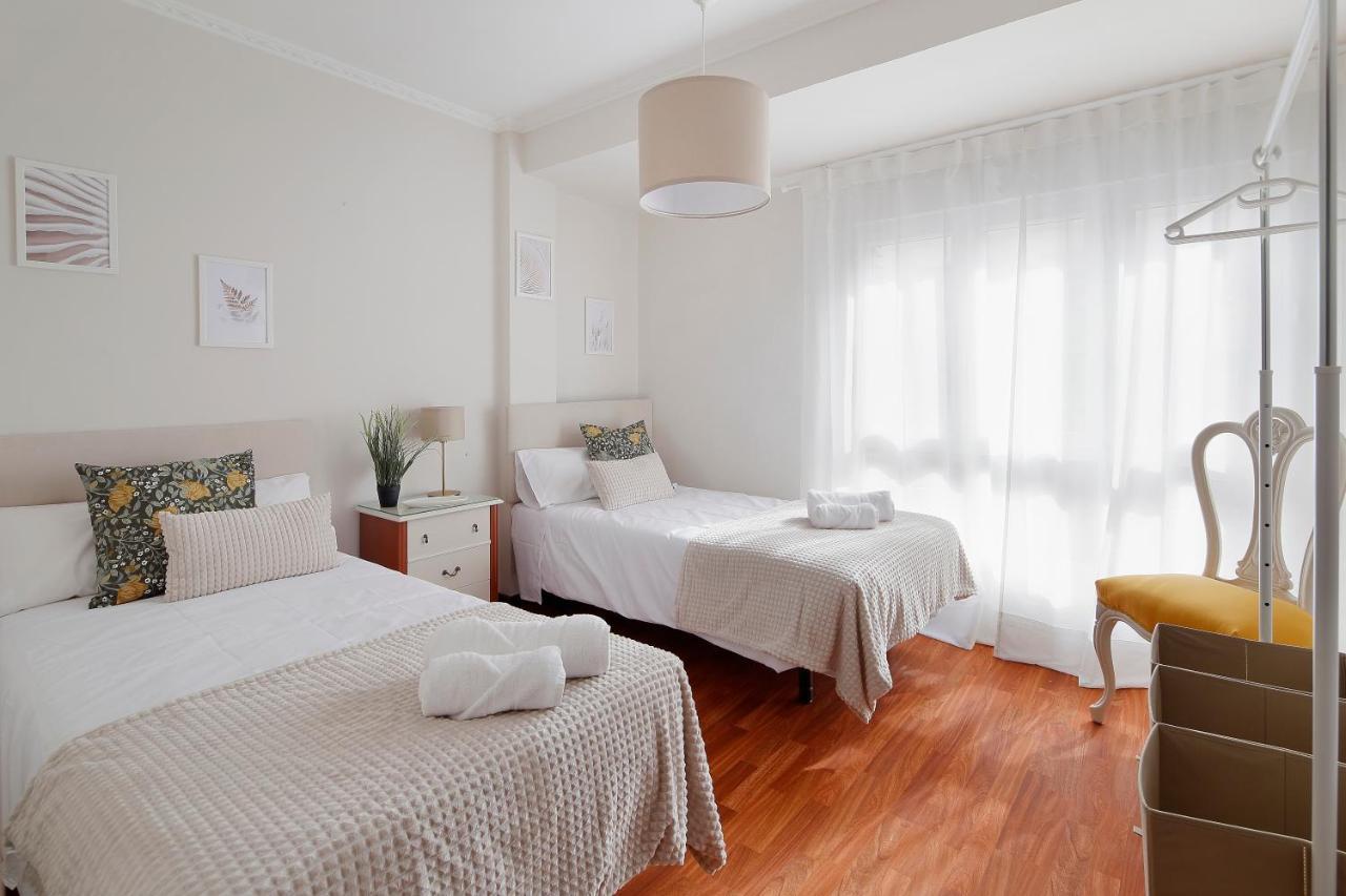 115A - Amplia Vivienda En Playa San Lorenzo Хихон Экстерьер фото
